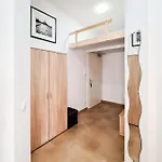 1-raum-wohnung Zentral Gelegen * Дрезден