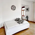 1-raum-wohnung Zentral Gelegen *