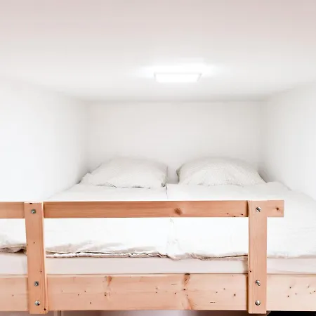 1-raum-wohnung Zentral Gelegen Lägenhet *